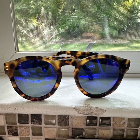 Tortoise Shell Sunglasses with Blue Lenses - Picture 1 of 7
